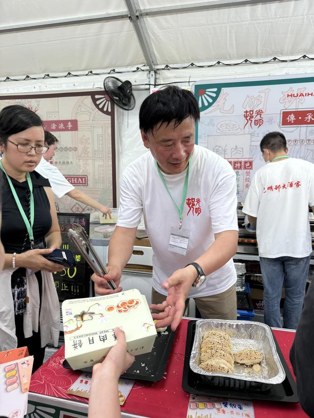 你常吃的老字号美食，这次征服了香港人的“胃”！