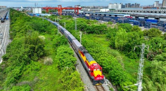 拓展新通道 全国首列“中老泰马”全铁快速班列在蓉首发
