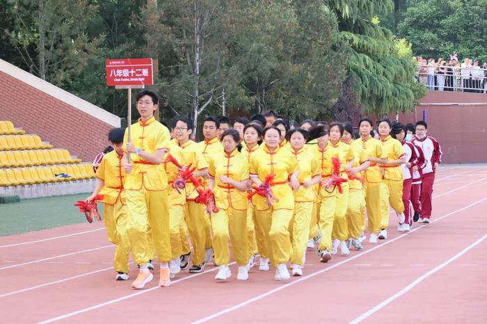 热辣滚烫奔赴山海 满怀热爱绽放青春——西安市曲江第一中学举行第13届田径运动会暨第12届校园体育艺​术节