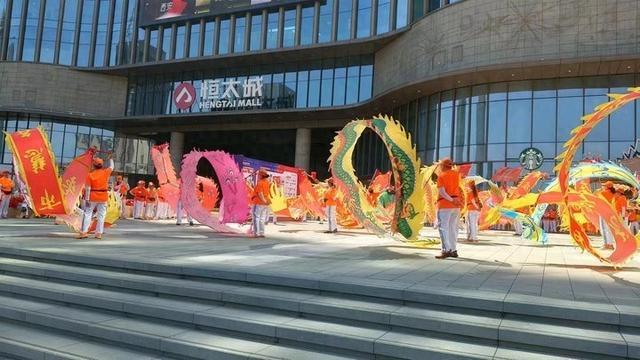 枣庄市健走运动协会恒太城广场展示新风采