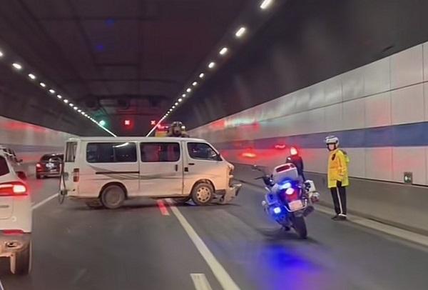 昨晚G40长江隧道内3车事故 幸无人员伤亡