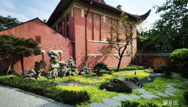 华东政法大学历史建筑群：拥有超140年历史，近270°河景的建筑明珠