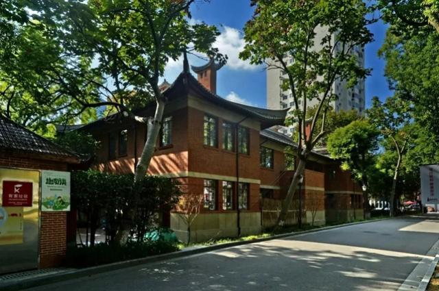 华东政法大学历史建筑群：拥有超140年历史，近270°河景的建筑明珠