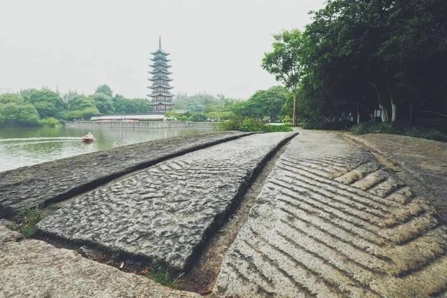 假期首日，阳光明媚！乘坐公共交通去探访造型各异的古桥