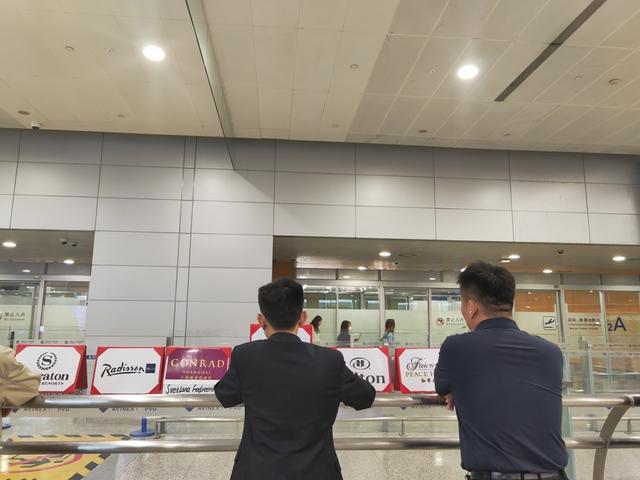 上海机场入境旅客真相：高奢酒店迎客排成排，机场旅客便利举措又升级了……