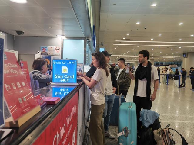 上海机场入境旅客真相：高奢酒店迎客排成排，机场旅客便利举措又升级了……