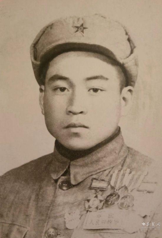 湖北93岁抗战老兵15枚军功章不慎遗失，去世后——骨灰中意外找到了3枚“勋章”
