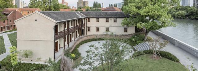 华东政法大学历史建筑群：拥有超140年历史，近270°河景的建筑明珠