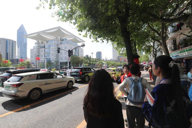 做一个懂经的游客，上历博“寻找上海”citywalk“上线即秒杀”