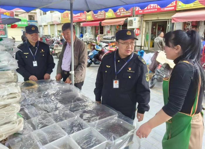 甘肃省张掖市甘州区北街市场监管所开展“五一”前食品安全检查