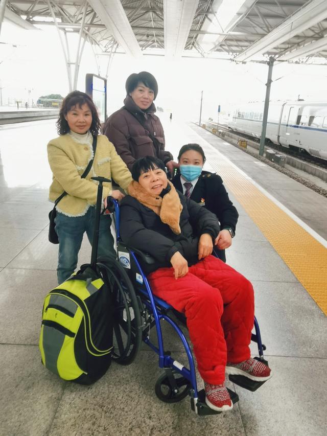 服务“井喷”大客流，推轮椅日行2万步，上海虹桥站的老幼病残孕全靠她们照顾