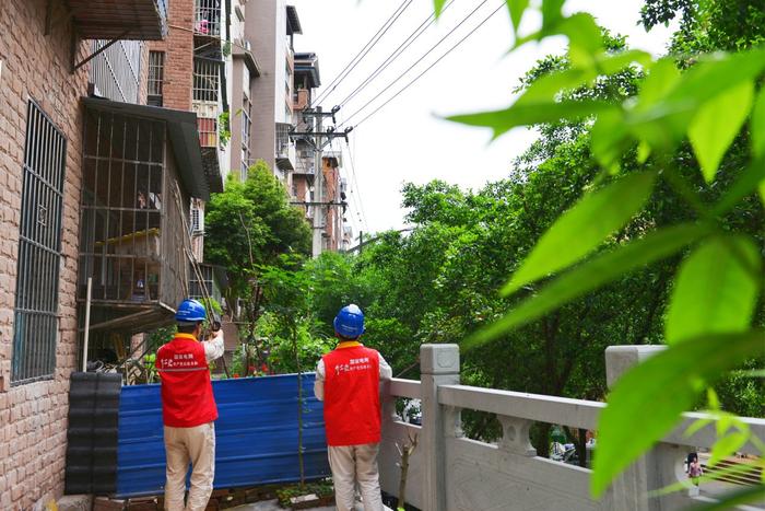 重庆80余名抢修人员为节日期间高铁站、景区景点“保驾护航”