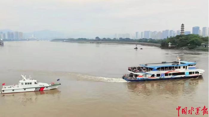 浙江温州：“五一”期间游客登岛游览热度持续升温，江心屿景区客流量同比增长86%。