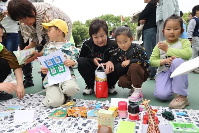 金山这场汽车后备箱集市不仅好逛，还“很有爱”