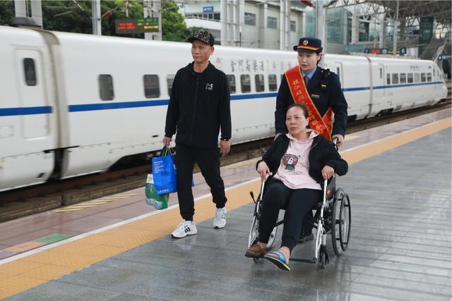 长三角铁路今日迎来返程客流高峰，铁路部门提醒广大旅客→