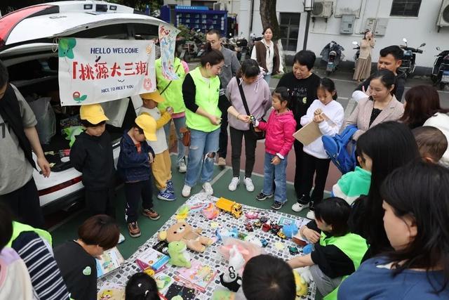 金山这场汽车后备箱集市不仅好逛，还“很有爱”