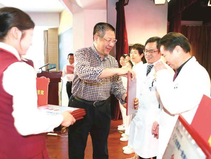 邯郸市中心医院召开6S管理第一批推进科室总结表彰大会