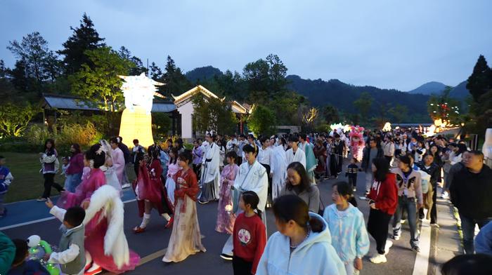 【消费新观察】贵州：新场景新玩法新体验！激发“假日经济”新活力