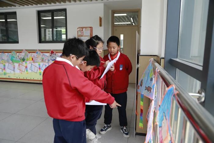 雁塔区第一小学举行了第二届校园艺术节（美术专场）活动