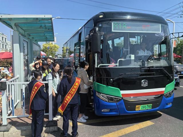 景区接驳专线客流火爆！青岛温馨巴士“五一”假期发送乘客超百万人次