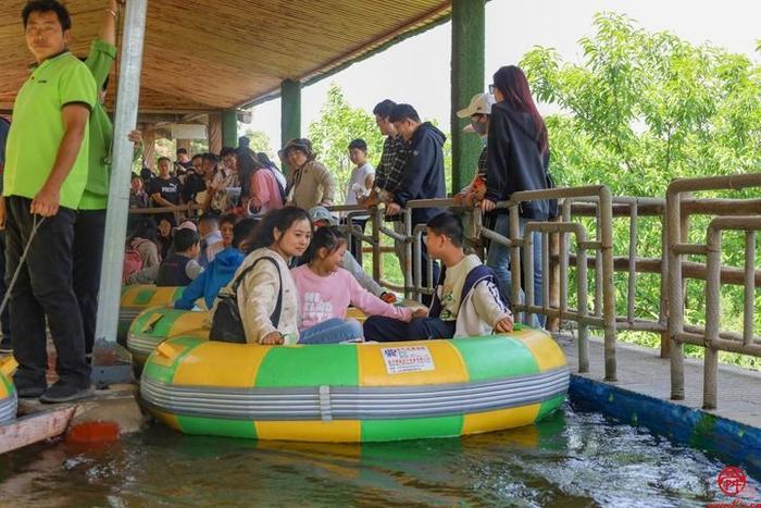 国家5A级旅游景区萤火虫水洞·地下大峡谷超高人气燃爆五一假期