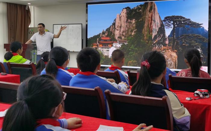 探究地球奥秘  领略地质之美——合肥市红星路小学教育集团国际部校区科学社团开展第55个世界地球日亲子科学实践活动