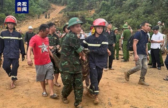 越南河静省发生山体滑坡 致3人死亡