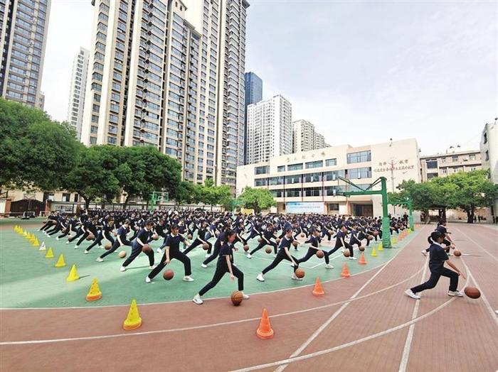 兰州市城关区水车园小学举行大课间操比赛