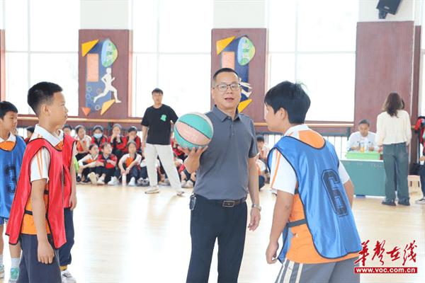 望城区“百校千班”校园班级篮球争霸赛在长郡月亮岛第三小学举行