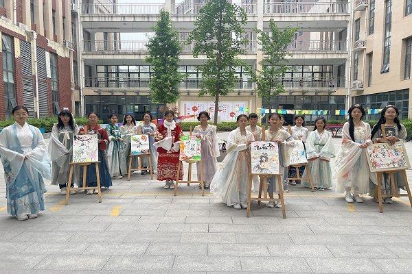 浸品汉字之味，探悟语文之魅 郑州市二七区嵩山路学校开展语文学科文趣市集活动