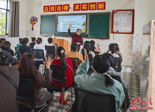 湖南省重点民生实事家庭教育指导服务“向阳花”行动走进荣众学校