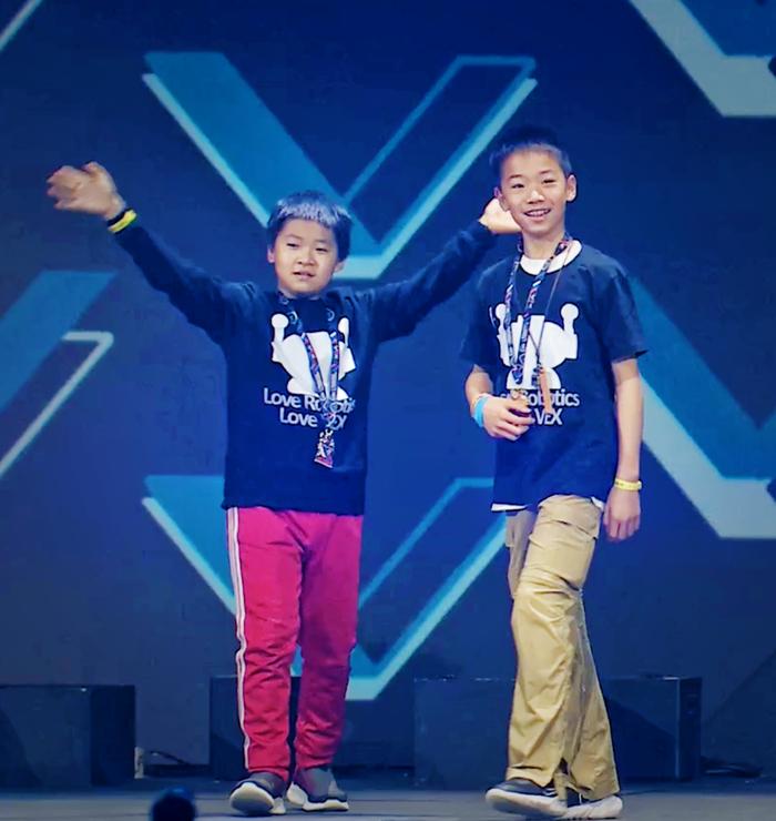 “机器人界的奥运会”落幕 11岁重庆男孩捧回世界金奖