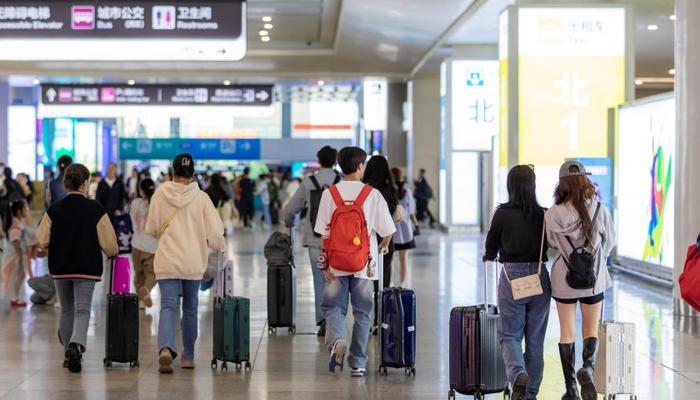 直通部委 | “五一”假期全社会跨区域人员流动量超13亿人次 两部门联合发布根治欠薪典型案例