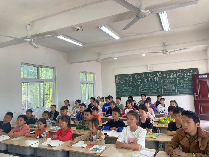 阅动龙年 读享未来   ——南召县石门乡竹园村小学校阅读课活动纪实