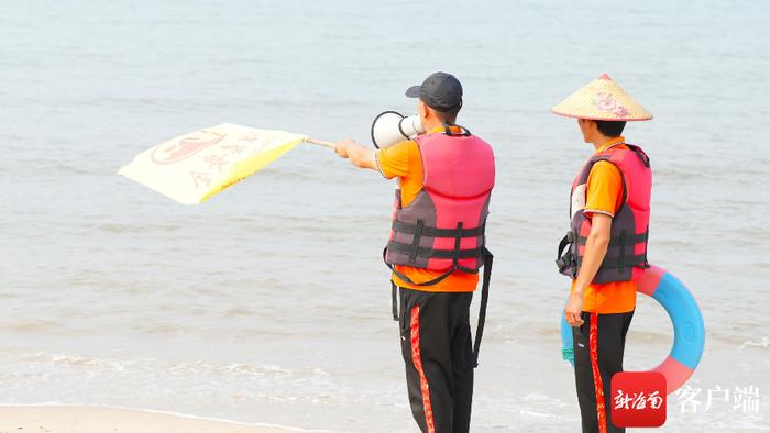 海口假日海滩水上救生队：当好海边生命“护航队” 19年挽救上百遇险者