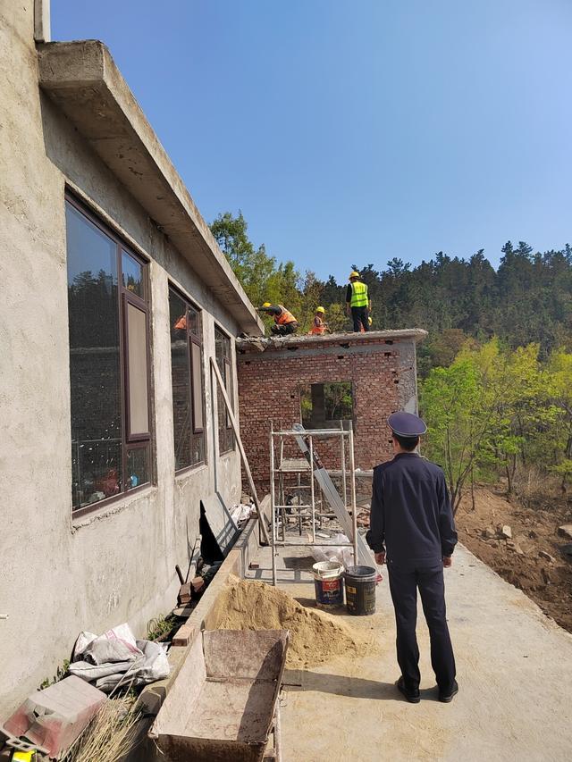 违建治理无假期——青岛市崂山区沙子口街道执法中队加强节日期间违建管控工作