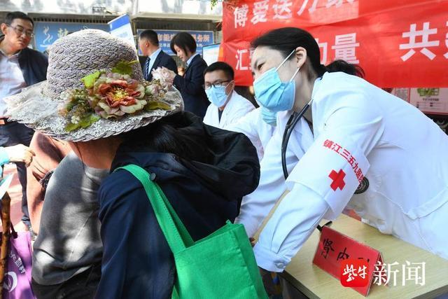 镇江三五九医院：“世界红十字日”义诊