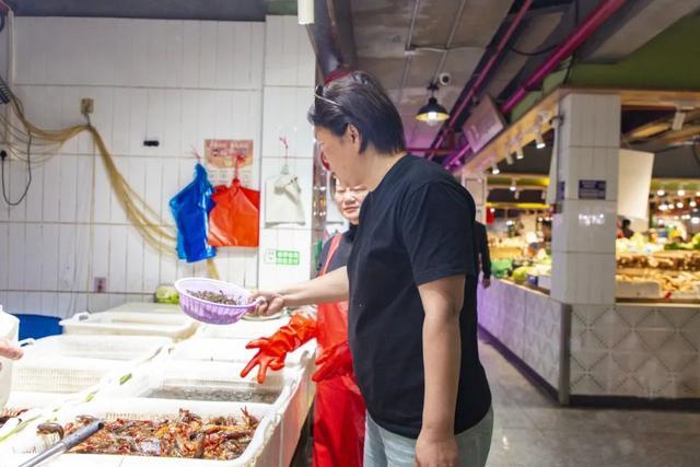 味道鲜美，营养丰富！河虾最便宜的时候到了，快来尝鲜~