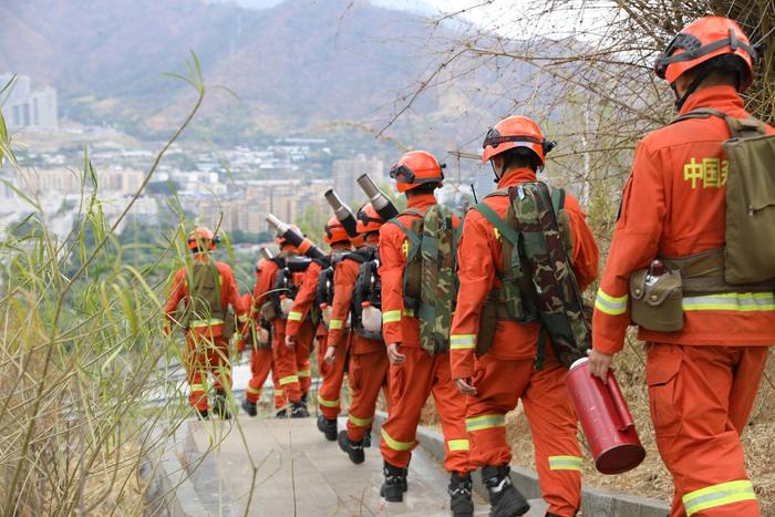 C视频丨靠前驻守除隐患，攀枝花森林消防员在高火险区筑起防火屏障