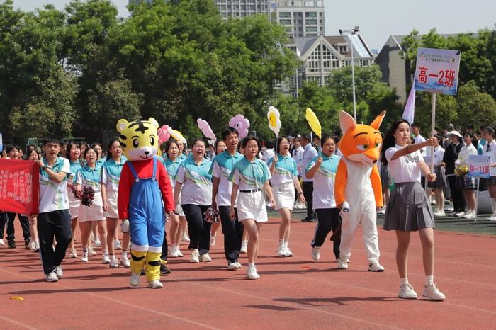 西安市经开第二中学第十六届春季田径运动会盛大开幕