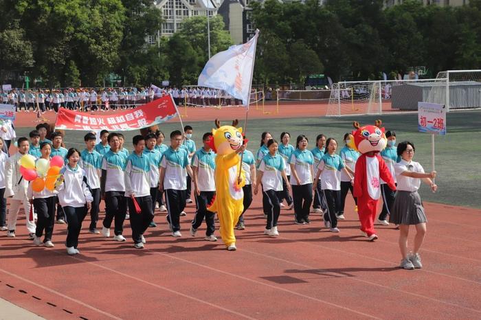 西安市经开第二中学第十六届春季田径运动会盛大开幕