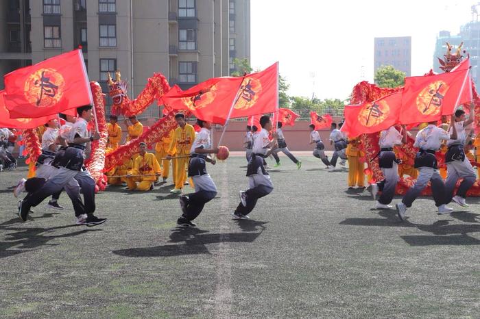 西安市经开第二中学第十六届春季田径运动会盛大开幕