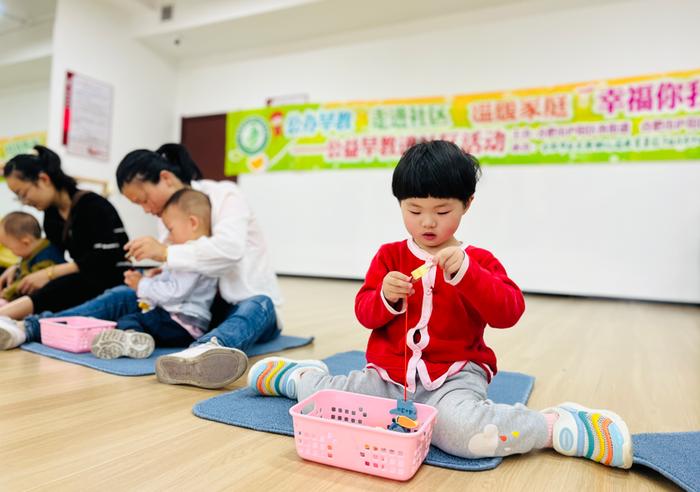 合肥市安庆路幼儿园教育集团早教指导中心开展公益早教进社区活动