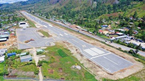 巴布亚新几内亚总理出席公司承建的门迪机场跑道及航站楼工程竣工投运仪式