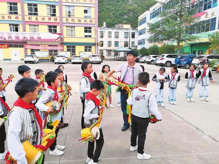 红河州青少年宫积极弘扬民族民间文化—— 让民族团结种子扎根青少年心中