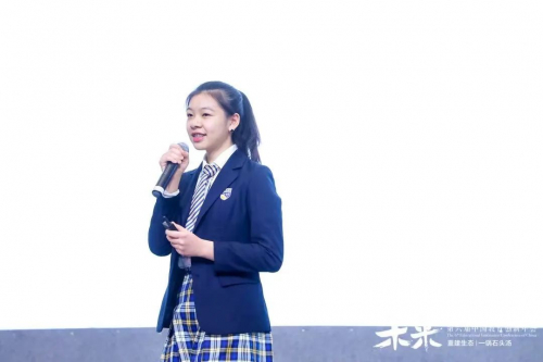 Sarah在第六届中国教育创新年会上发表演讲。