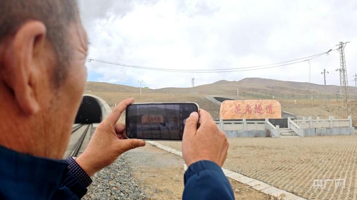 【回望青藏铁路西格段40年】张生林：重走关角隧道 见证高原铁路的发展速度