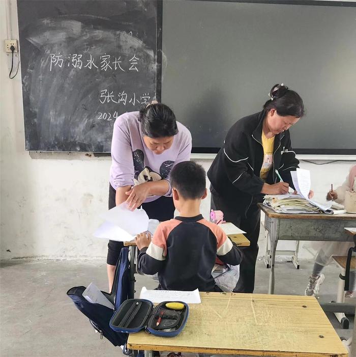 南召县张沟小学多措并举织密防溺水“安全网”