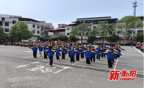 衡南县泉湖联合学校中心小学举行室外广播体操比赛