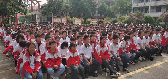 西峡县丹水二中举行2024年春期优秀班干部表彰大会